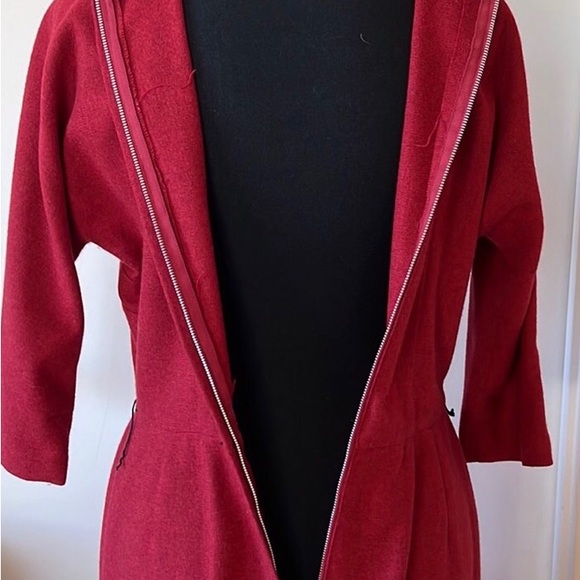 Vintage 1960’s. D’Allaird’s. Stunning Red Wool Raglan sleeve wiggle dress. US6. - Picture 4 of 8